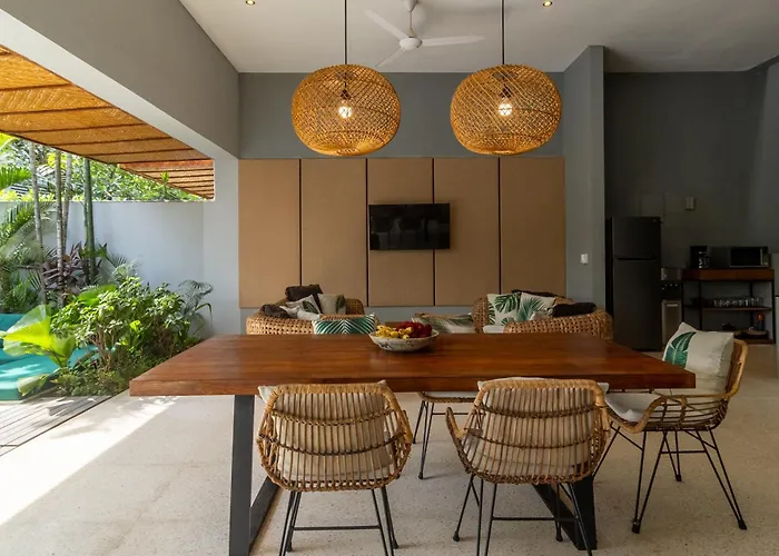 Origin * Seminyak (Bali)